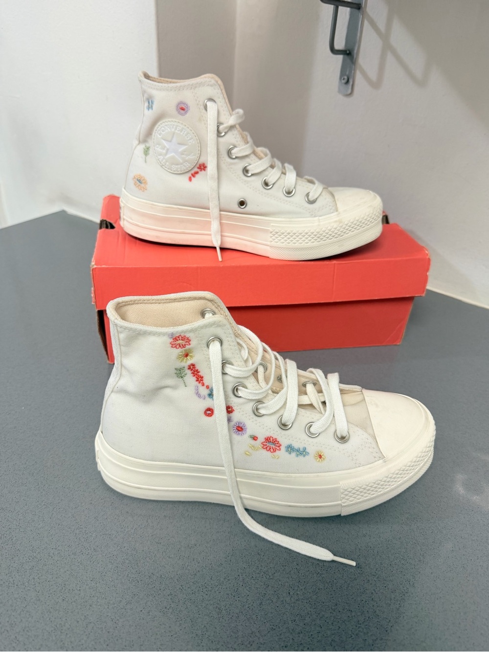 Converse White High-Top women’s Sneakers Multicolor Floral Embroidery size 6.5
